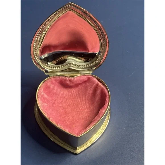 Vintage Silver Tone Heart Jewelry / Trinket Box - Picture 5 of 11